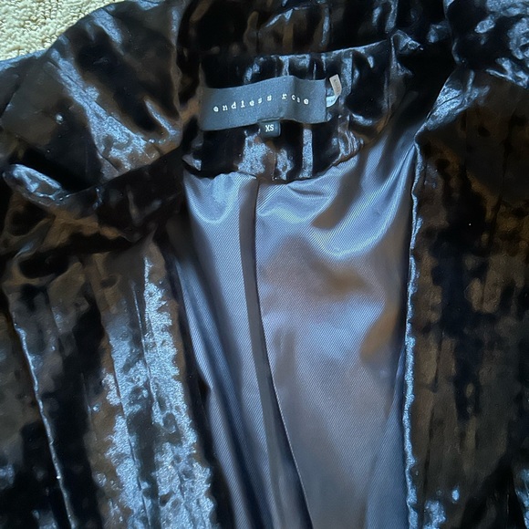 Endless Rose pleated velvet blazer - Picture 7 of 7